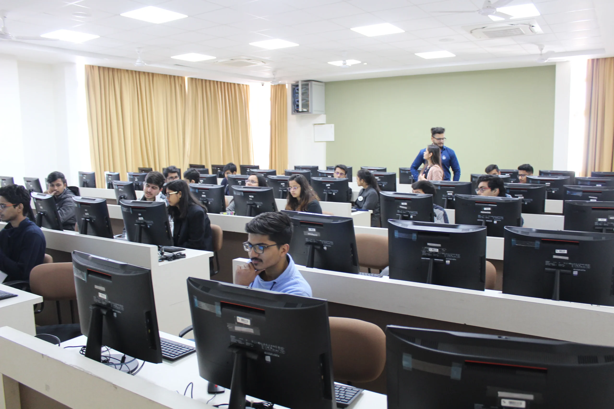 imgi_6_Computer Lab
